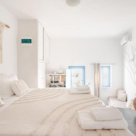 Euphoria Suites & Deluxe Studios Fira  Bagian luar foto