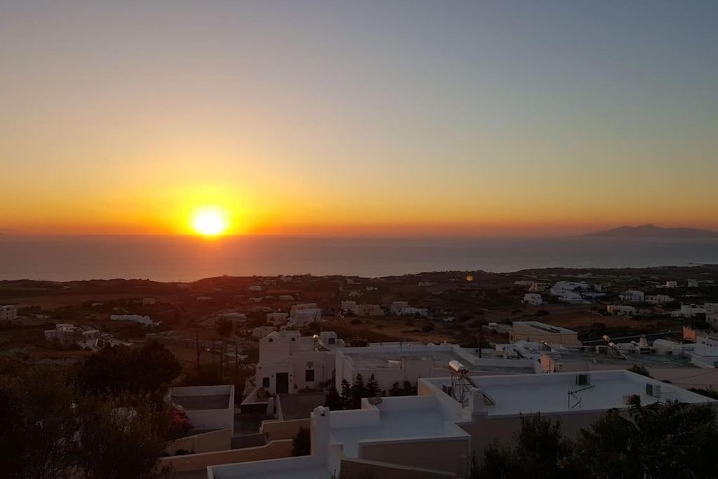 Euphoria Suites & Deluxe Studios Fira  Bagian luar foto