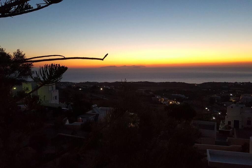 Euphoria Suites & Deluxe Studios Fira  Bagian luar foto