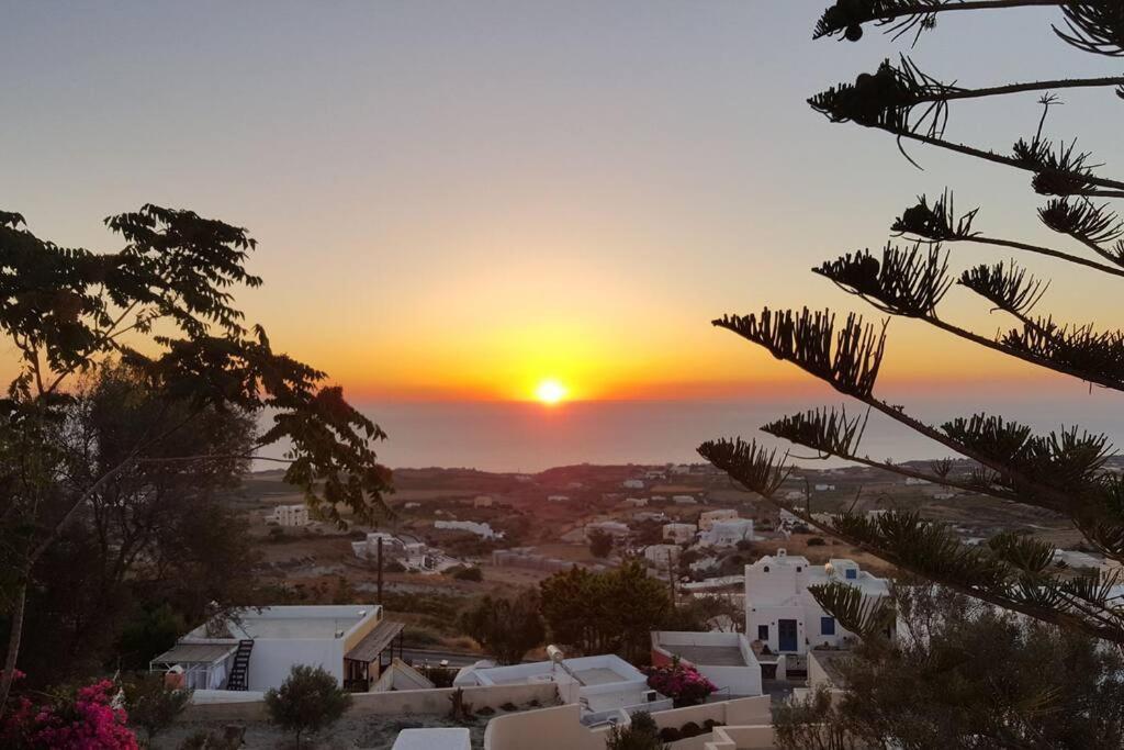 Euphoria Suites & Deluxe Studios Fira  Bagian luar foto