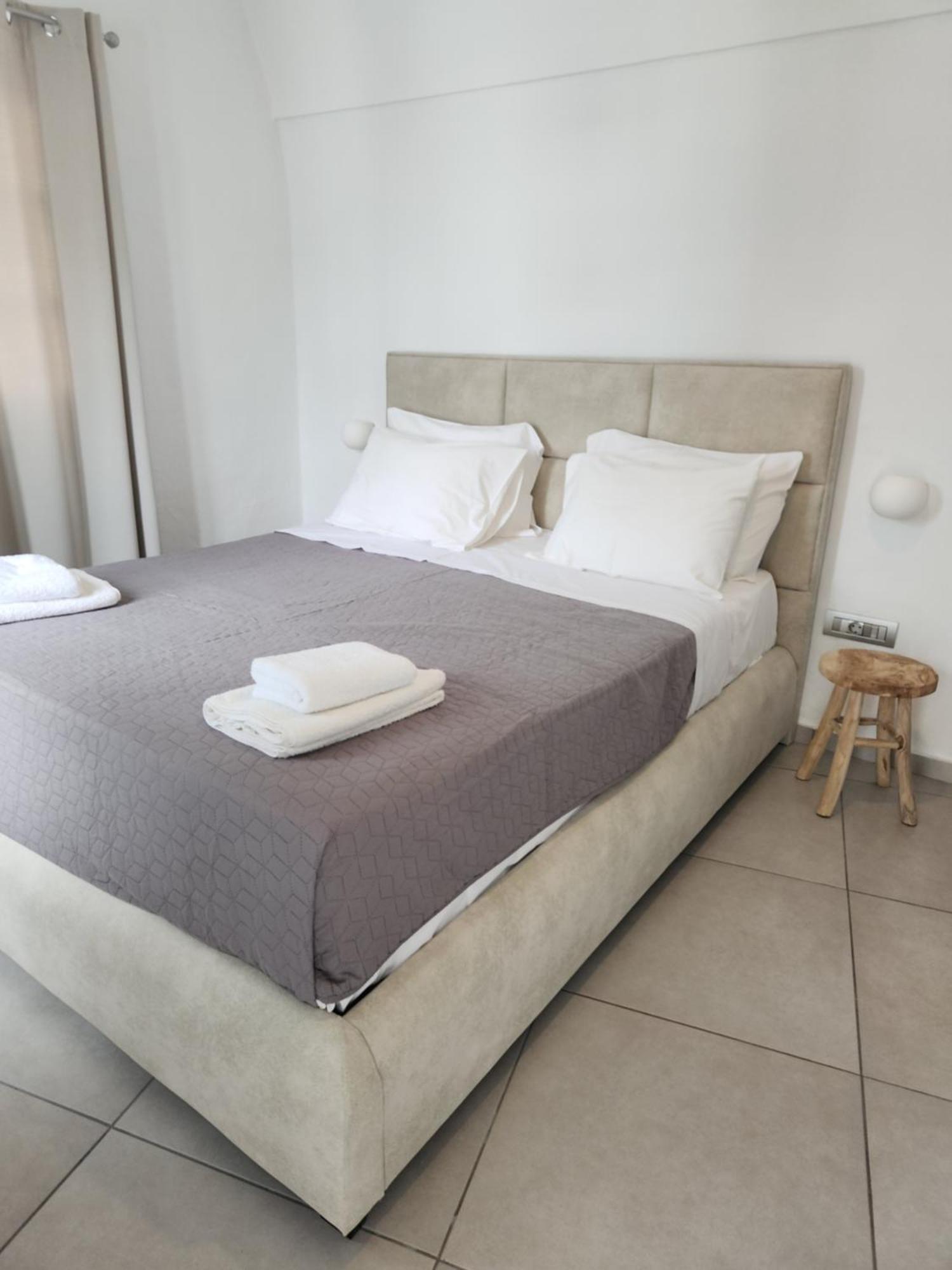 Euphoria Suites & Deluxe Studios Fira  Bagian luar foto