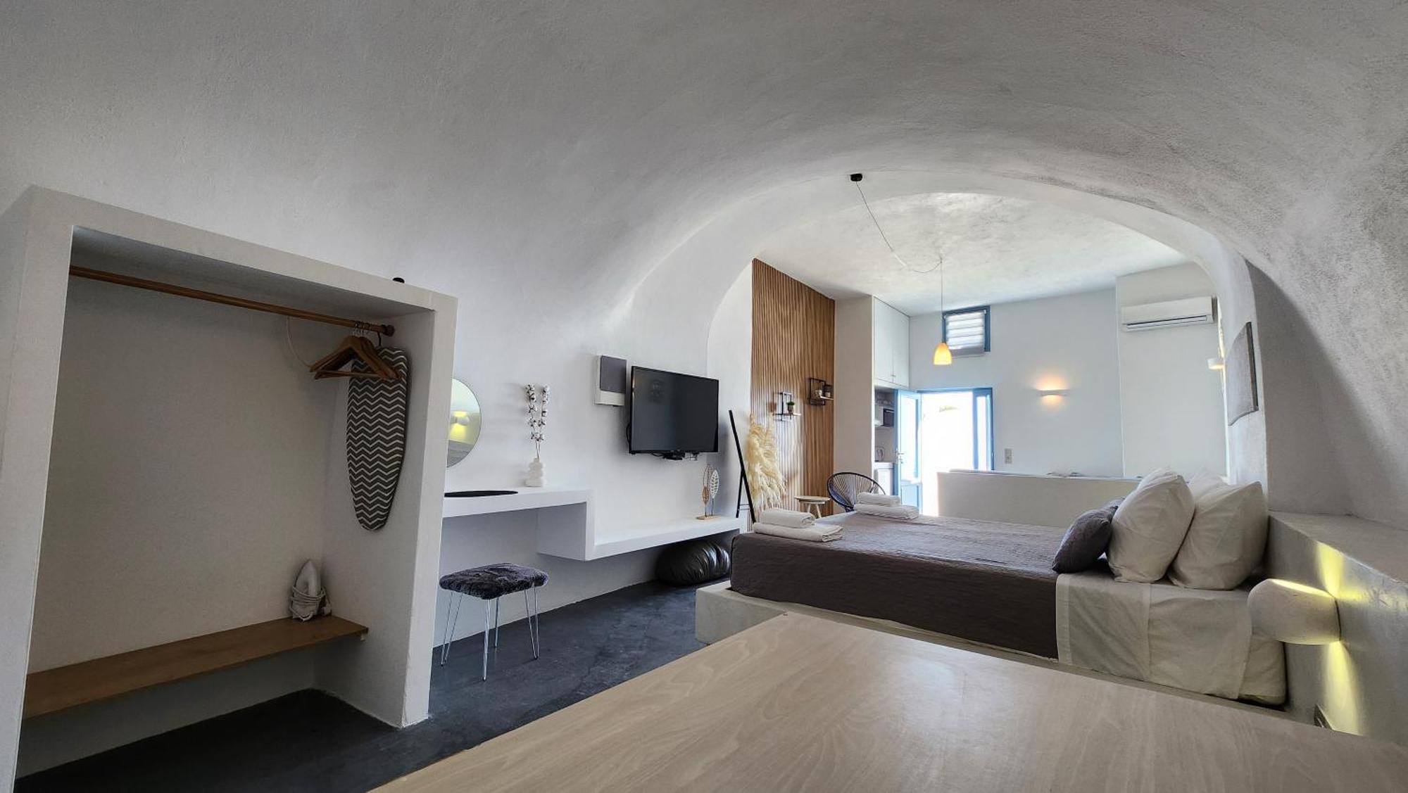 Euphoria Suites & Deluxe Studios Fira  Bagian luar foto