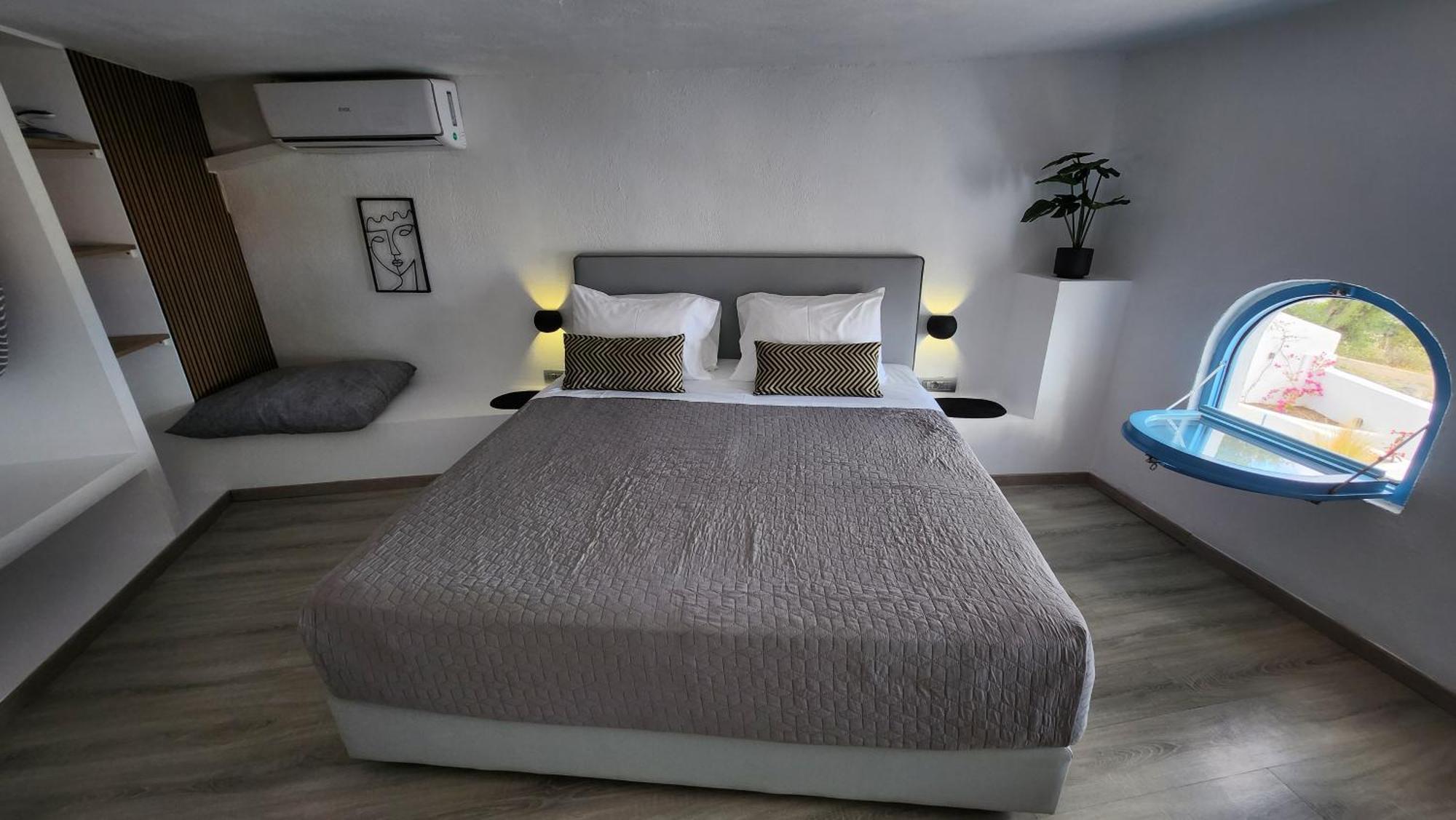 Euphoria Suites & Deluxe Studios Fira  Bagian luar foto