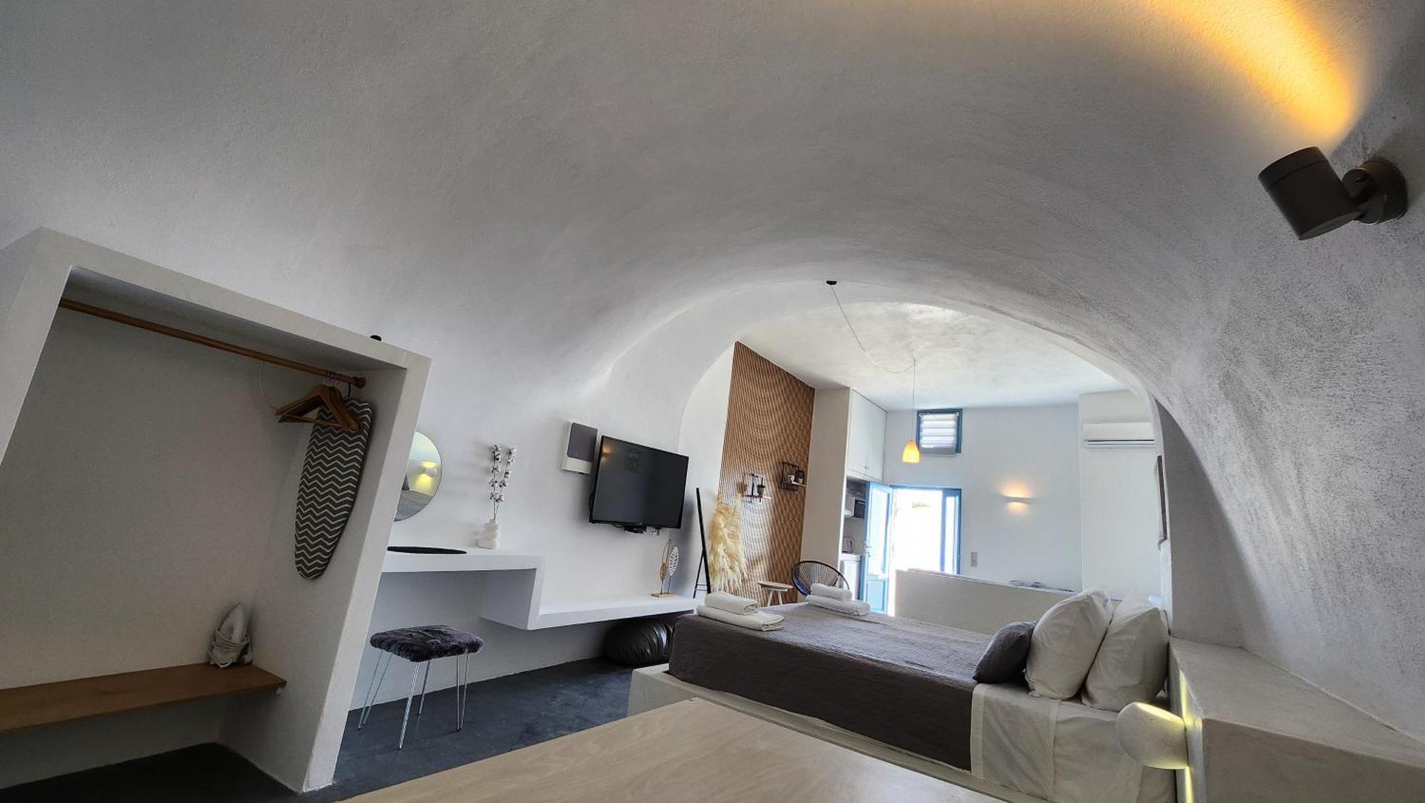 Euphoria Suites & Deluxe Studios Fira  Bagian luar foto