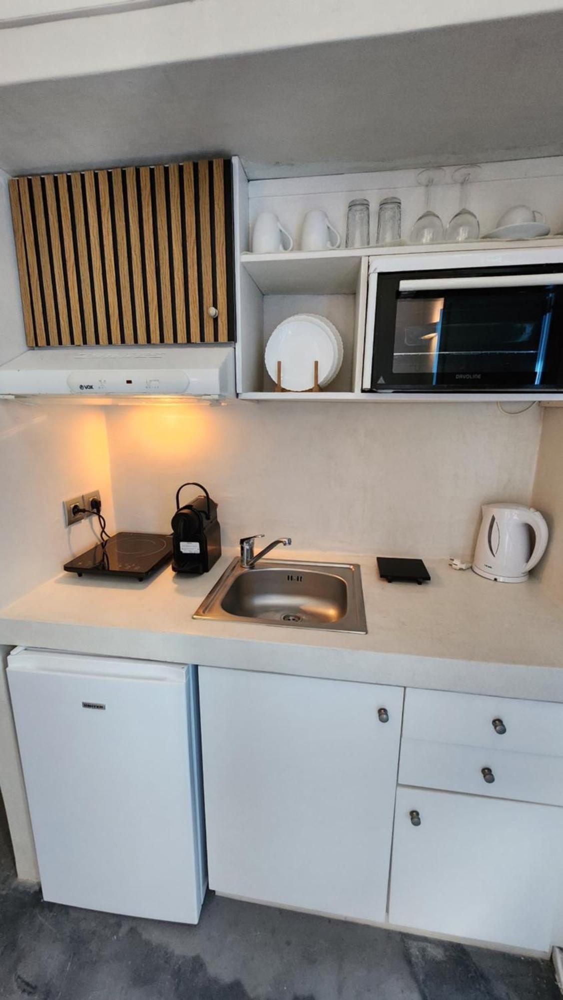 Euphoria Suites & Deluxe Studios Fira  Bagian luar foto