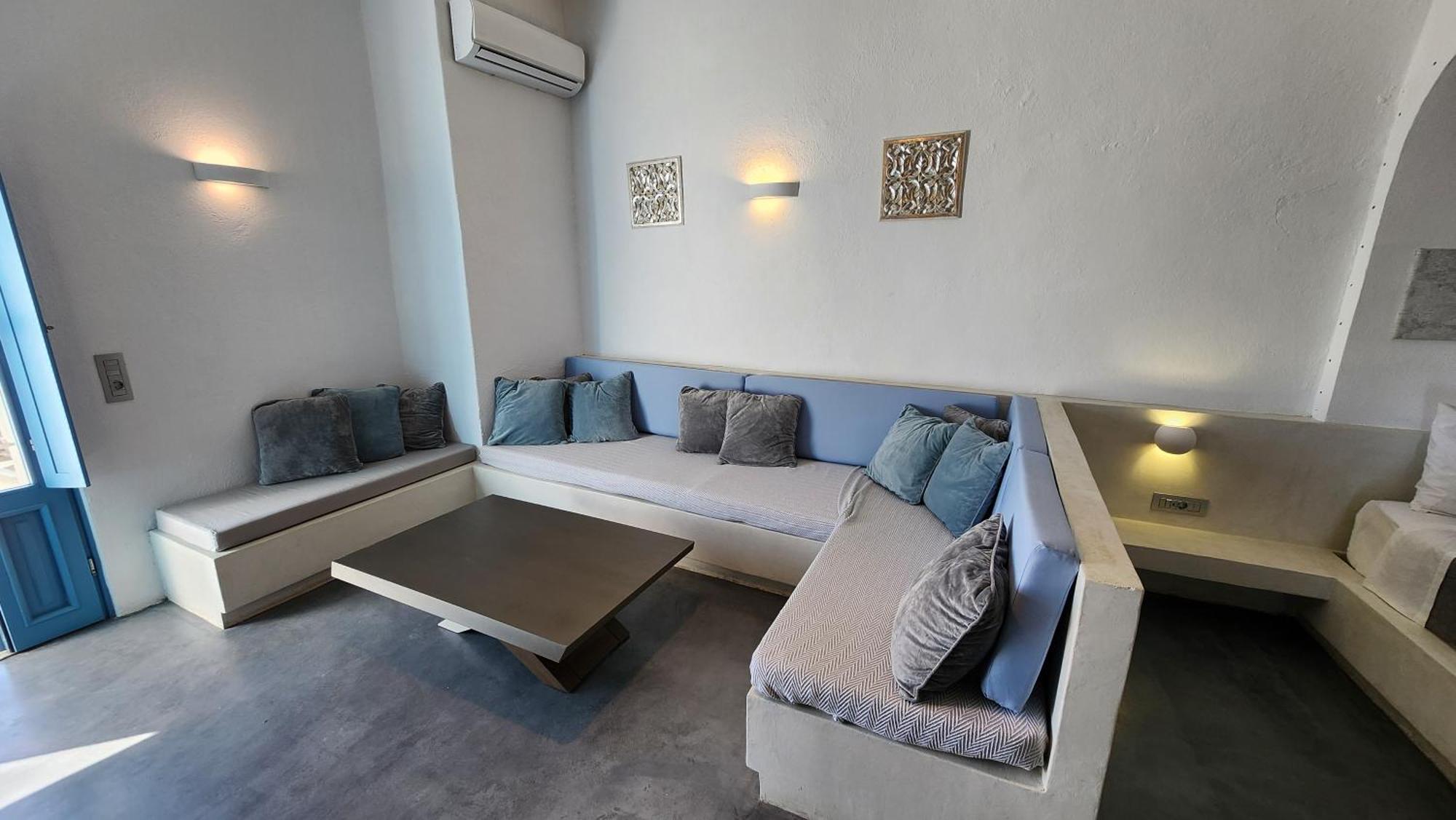 Euphoria Suites & Deluxe Studios Fira  Bagian luar foto