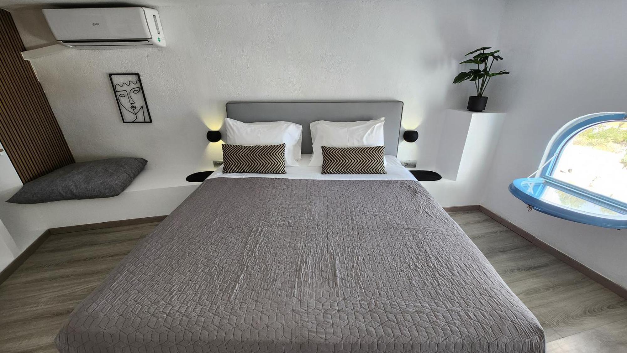 Euphoria Suites & Deluxe Studios Fira  Bagian luar foto