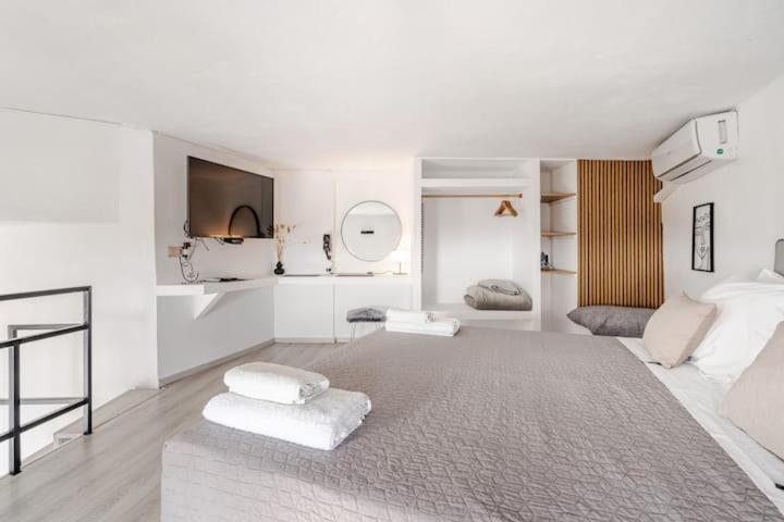 Euphoria Suites & Deluxe Studios Fira  Bagian luar foto