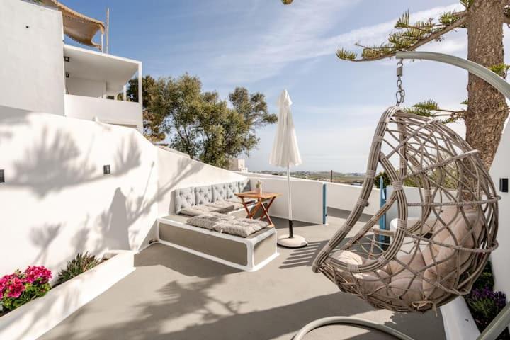 Euphoria Suites & Deluxe Studios Fira  Bagian luar foto