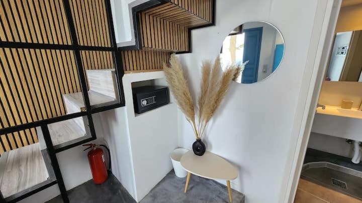 Euphoria Suites & Deluxe Studios Fira  Bagian luar foto