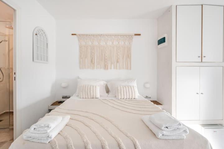 Euphoria Suites & Deluxe Studios Fira  Bagian luar foto
