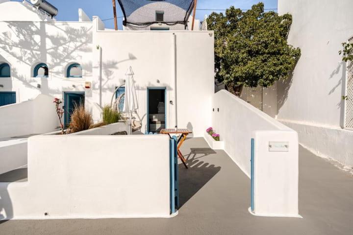 Euphoria Suites & Deluxe Studios Fira  Bagian luar foto